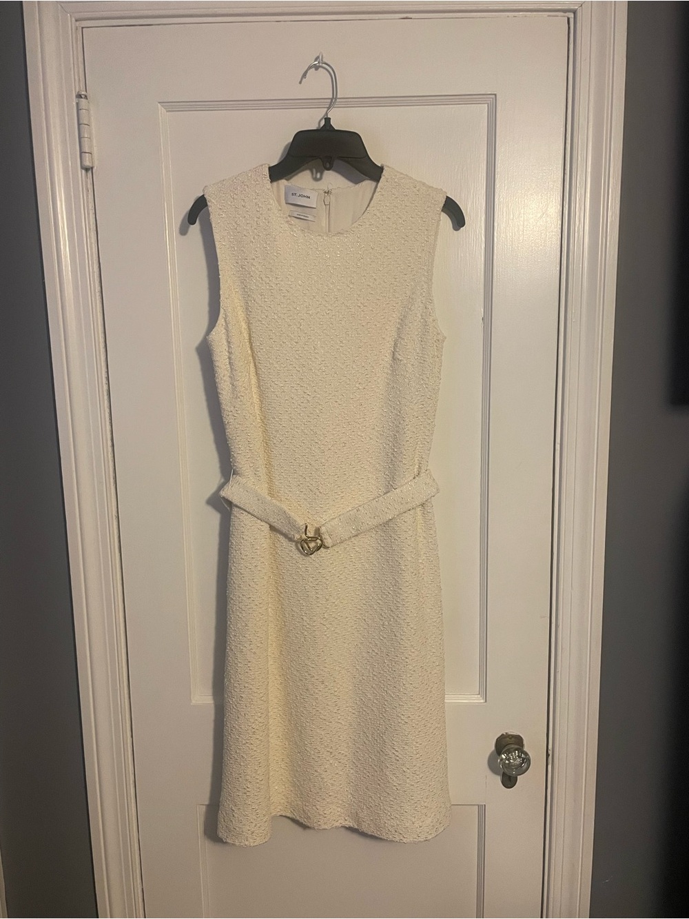 ST JOHN Women’s White Boucle Sleeveless Dress Sz 6 Gold Tone Belt Bridal Luxury